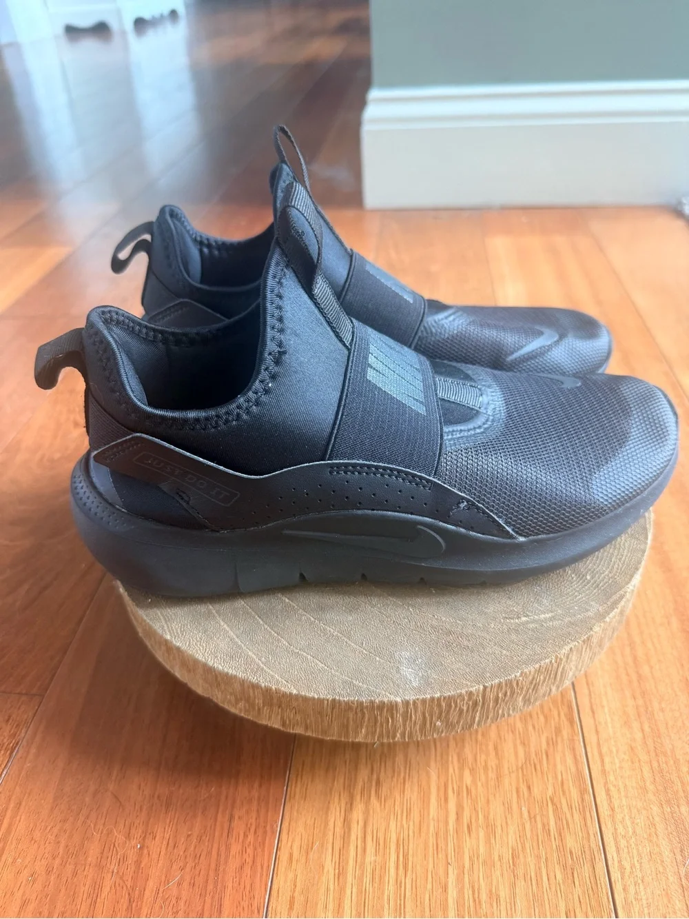 Nike Flex Runner 2 Kids Black Slip-On Sneakers Size 5Y NWOT